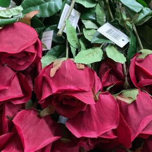 LONGSTEM SINGLE STYLE RED ROSE WITH LEAVES